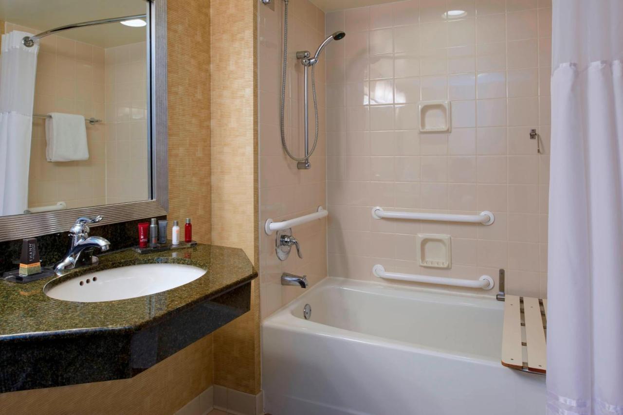 Hotel Milwaukee Marriott West Waukesha Exterior foto